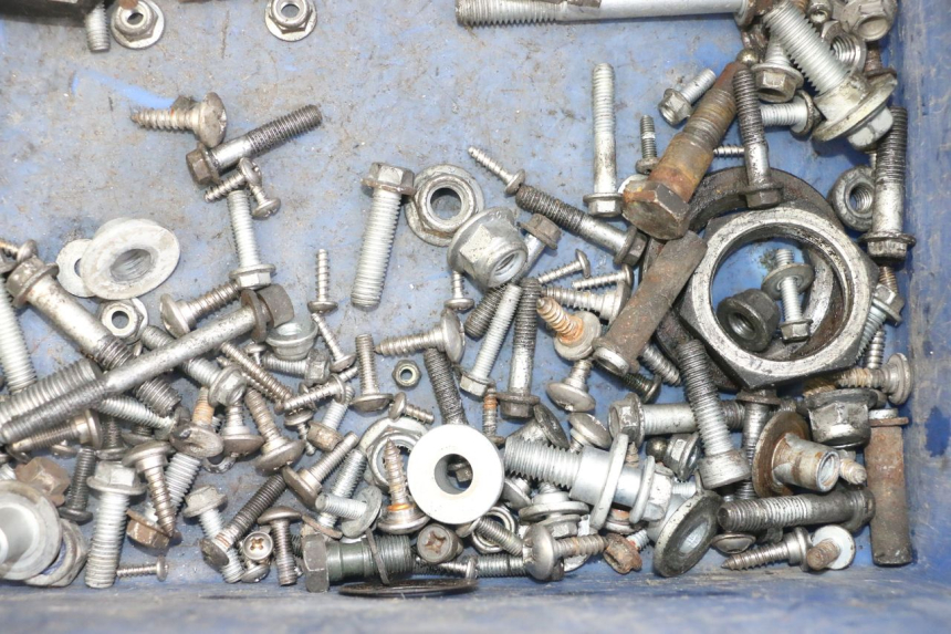 photo de SACO DE PARAFUSOS E FIXADORES APRILIA SCARABEO GT TOURING 125 (1999 - 2005) - Outro ângulo de visão