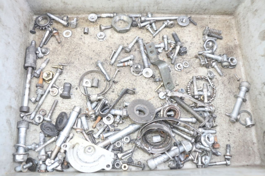 photo de SACO DE PARAFUSOS E FERRAGENS APRILIA SCARABEO 100 (2003 - 2012) - Detalhe da peça