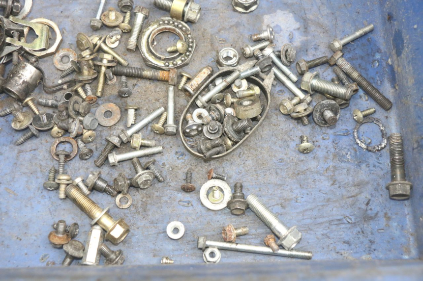 photo de SACO DE PARAFUSOS E FERRAGENS HONDA SCV LEAD 100 (2003 - 2007) - Zoom do estado de desgaste