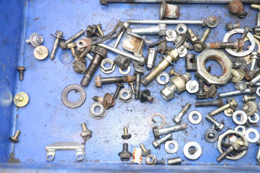 photo de SACO DE PARAFUSOS E FERRAGENS HONDA SCV LEAD 100 (2003 - 2007) - Outro ângulo de visão