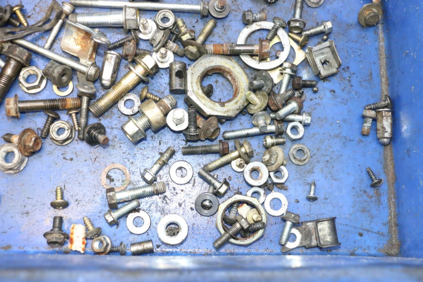 photo de SACO DE PARAFUSOS E FERRAGENS HONDA SCV LEAD 100 (2003 - 2007) - Ampliação técnica