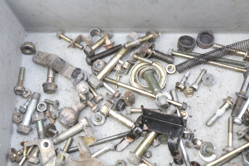 photo de SACO DE PARAFUSOS E FIXADORES KYMCO SENTO 50 (2008 - 2013) - Outro ângulo de visão