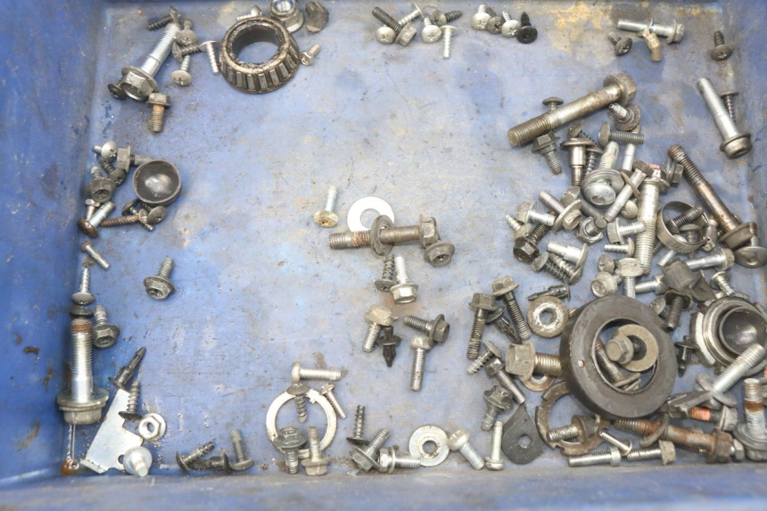 photo de SACO DE PARAFUSOS E FIXADORES SUZUKI SIXTEEN 125 (2008 - 2010) - Detalhe da peça