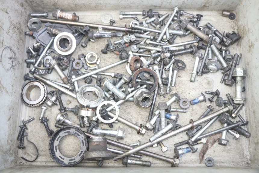 photo de SACO DE PARAFUSOS E FIXADORES SUZUKI SIXTEEN 125 (2008 - 2010) - Vista principal