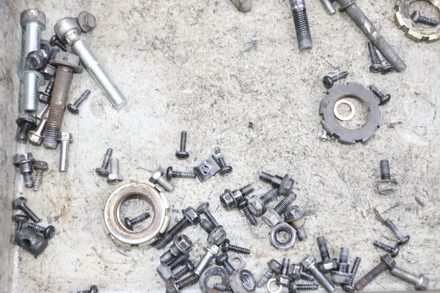 photo de SACO DE PARAFUSOS E FIXADORES PEUGEOT SPEEDFIGHT 4 4T EFI 50 (2021 - 2025) - Outro ângulo de visão
