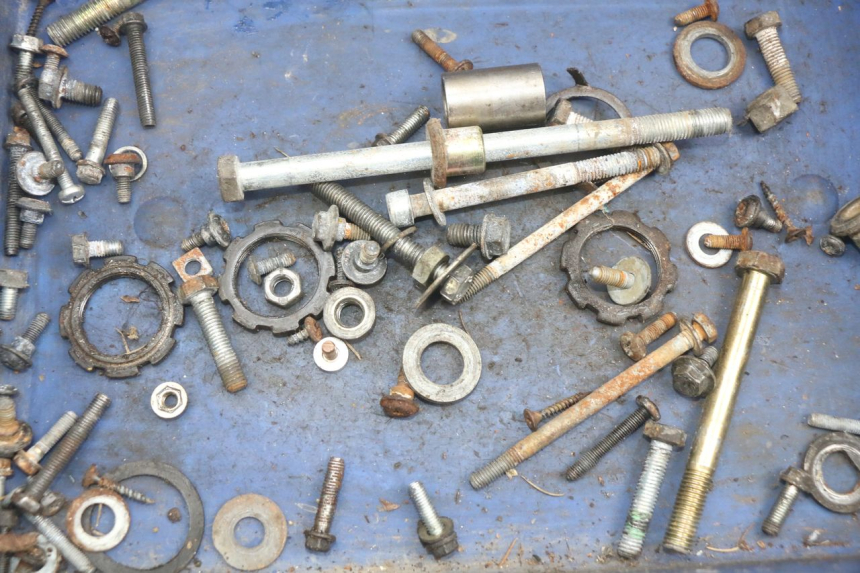 photo de SACO DE PARAFUSOS E FERRAGENS PEUGEOT SPEEDFIGHT LC 50 (1996 - 2002) - Zoom do estado de desgaste