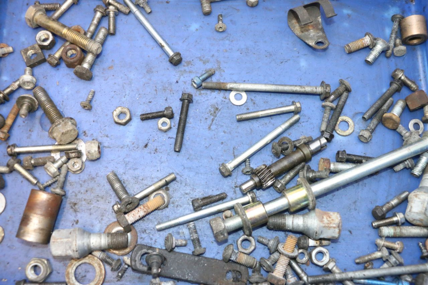 photo de SACO DE PARAFUSOS E FERRAGENS PEUGEOT SPEEDFIGHT LC 50 (1996 - 2002) - Detalhe da peça