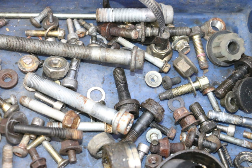 photo de SACO DE PARAFUSOS E FERRAGENS TRIUMPH SPRINT 900 (1995 - 1998) - Ampliação técnica