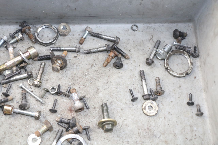 photo de SACO DE PARAFUSOS E FERRAGENS APRILIA SR 2T 50 (2012 - 2017) - Outro ângulo de visão