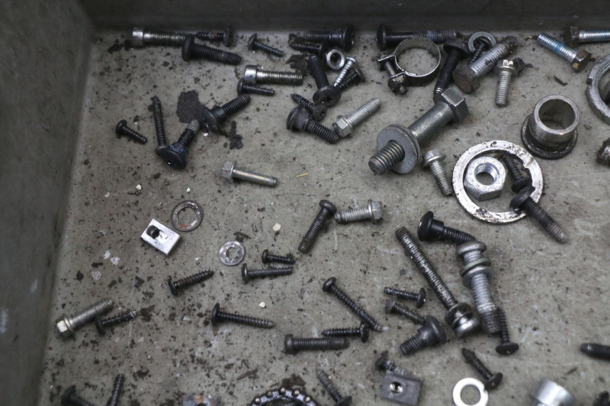 photo de SACO DE PARAFUSOS E FERRAGENS APRILIA SR 2T 50 (2018 - 2022) - Detalhe da peça