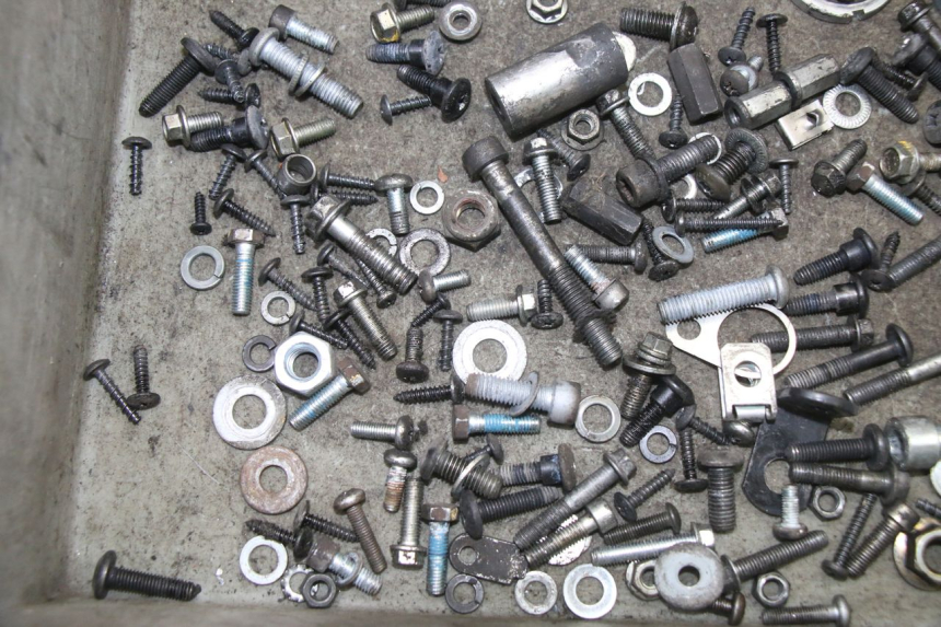 photo de SACO DE PARAFUSOS E FERRAGENS APRILIA SR 2T 50 (2018 - 2022) - Outro ângulo de visão