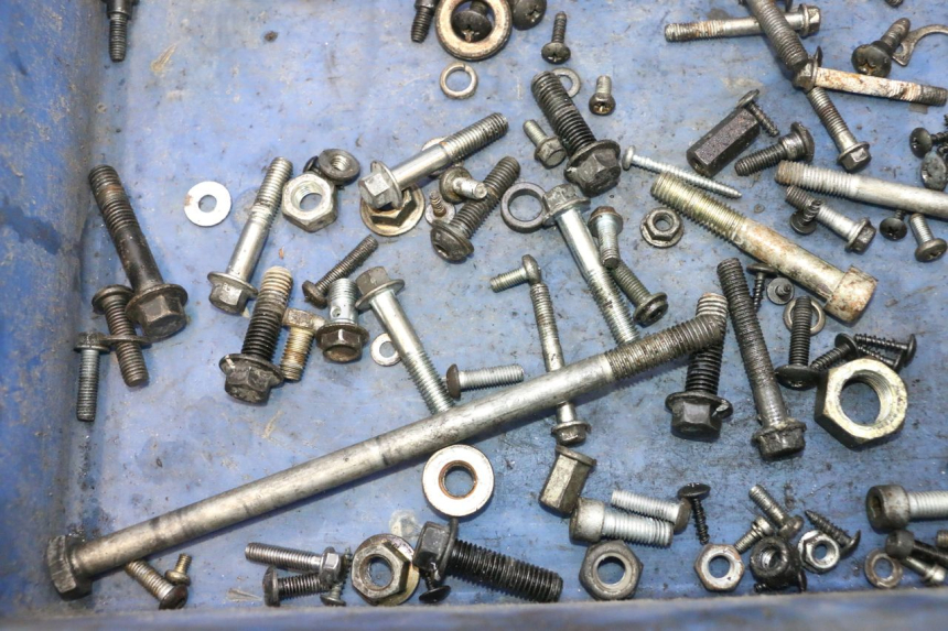 photo de SACO DE PARAFUSOS E FERRAGENS APRILIA SR 2T 50 (2012 - 2017) - Zoom do estado de desgaste