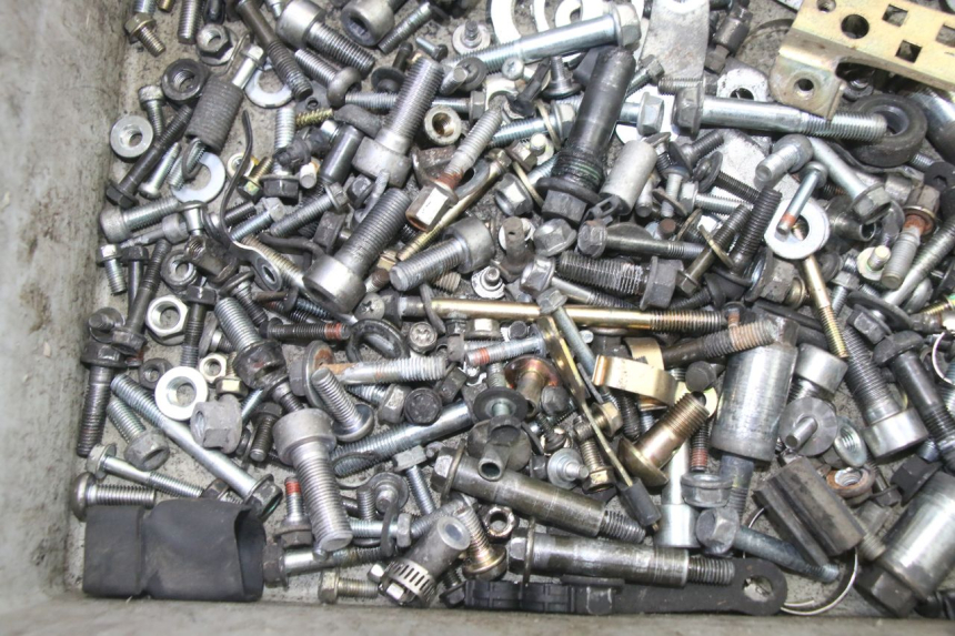 photo de SACO DE PARAFUSOS E FERRAGENS HONDA ST PAN EUROPEAN 1300 (2002 - 2013) - Outro ângulo de visão