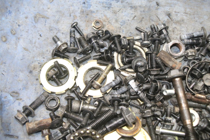 photo de SACO DE PARAFUSOS E FIXADORES PEUGEOT STREETZONE I 2T 50 (2018 - 2020) - Detalhe da peça
