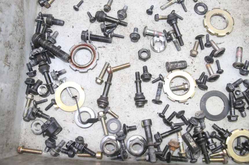 photo de SACO DE PARAFUSOS E FIXADORES PEUGEOT STREETZONE I 2T 50 (2018 - 2020) - Outro ângulo de visão