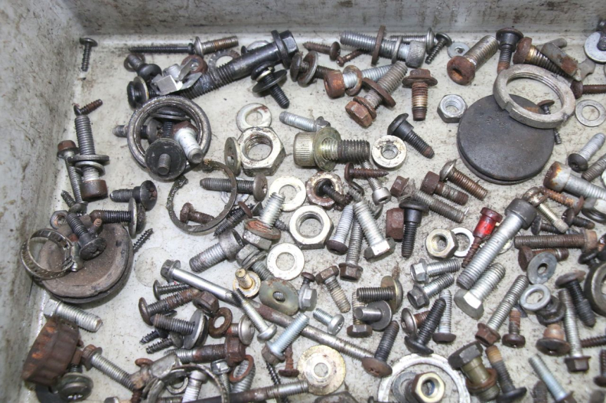 photo de SACO DE PARAFUSOS E FIXADORES PIAGGIO SUPER LX 125 (2000 - 2003) - Detalhe da peça