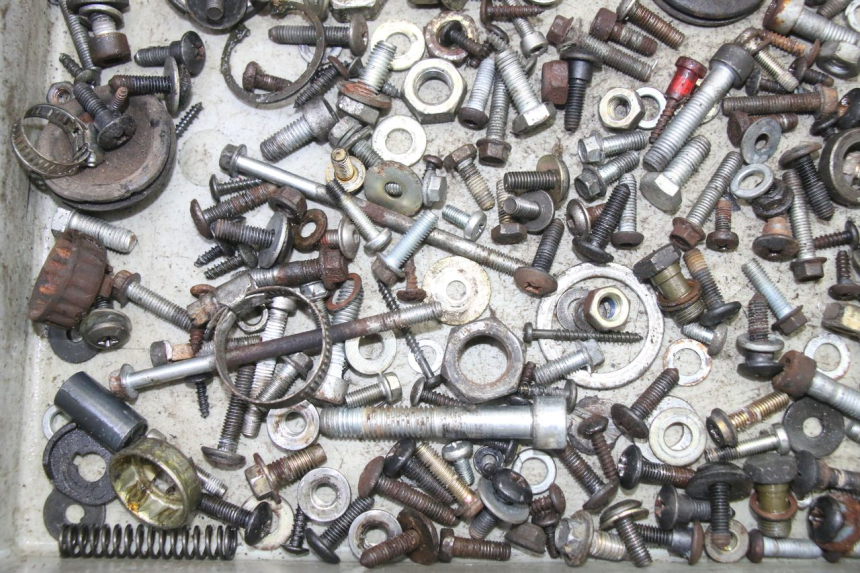 photo de SACO DE PARAFUSOS E FIXADORES PIAGGIO SUPER LX 125 (2000 - 2003) - Outro ângulo de visão