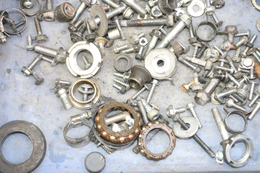 photo de SACO DE PARAFUSOS E FERRAGENS SUZUKI BURGMAN 125 (2018 - 2021) - Zoom do estado de desgaste