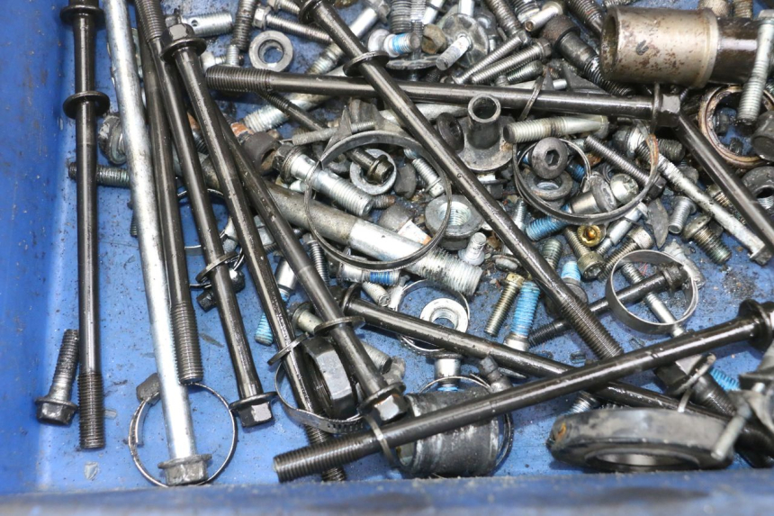 photo de SACO DE PARAFUSOS E FIXADORES SUZUKI GSX F GSXF 650 (2007 - 2015) - Zoom do estado de desgaste