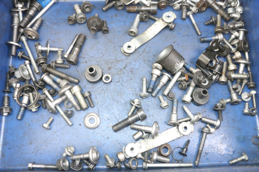 photo de SACO DE PARAFUSOS E FIXADORES SUZUKI GSX F GSXF 650 (2007 - 2015) - Zoom do estado de desgaste