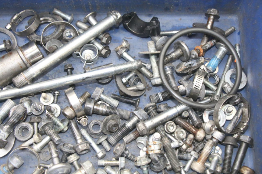 photo de SACO DE PARAFUSOS E FIXADORES SUZUKI GSX F GSXF 650 (2007 - 2015) - Zoom do estado de desgaste