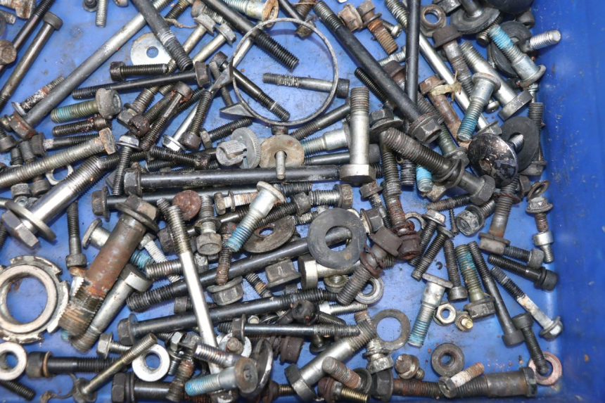 photo de SACO DE PARAFUSOS E FIXADORES SUZUKI GSXF GSX F 600 (1988 - 1997) - Zoom do estado de desgaste