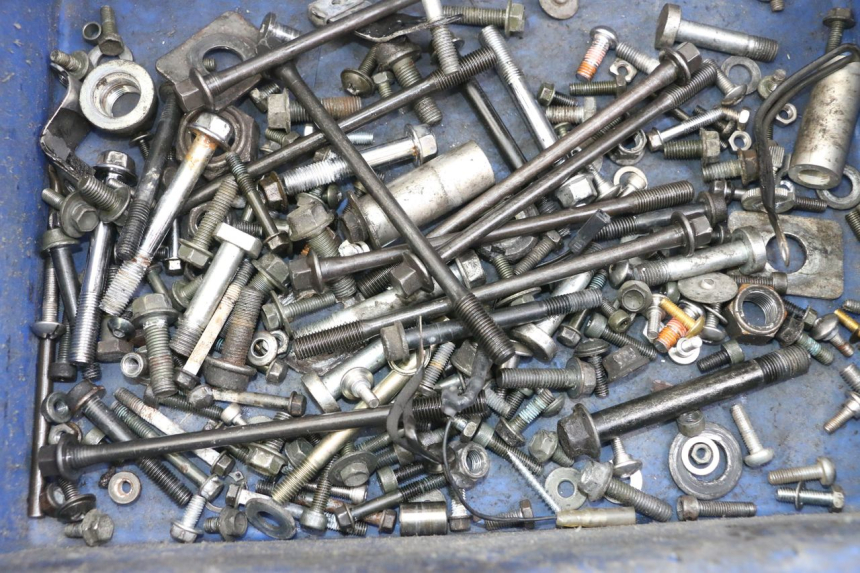photo de SACO DE PARAFUSOS E FERRAGENS SUZUKI SV S 650 (1999 - 2002) - Detalhe da peça