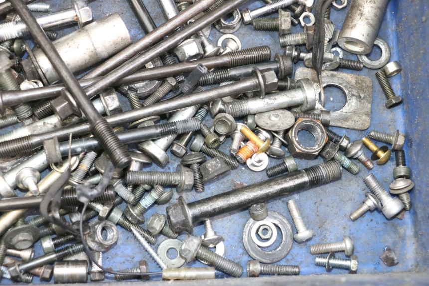 photo de SACO DE PARAFUSOS E FERRAGENS SUZUKI SV S 650 (1999 - 2002) - Zoom do estado de desgaste