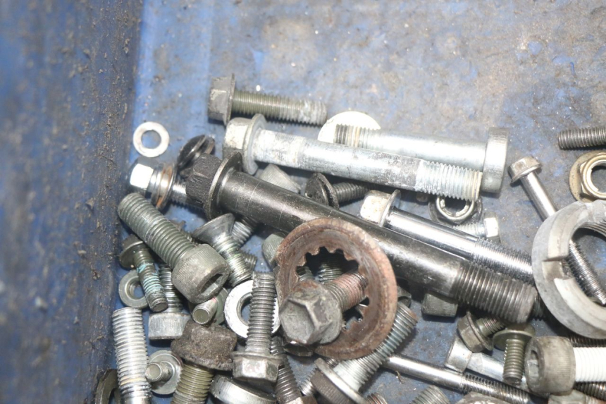 photo de SACO DE PARAFUSOS E FERRAGENS SUZUKI SV N 650 (1999 - 2002) - Detalhe da peça