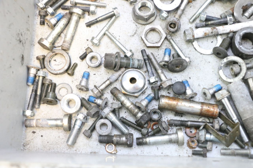 photo de SACO DE PARAFUSOS E FIXADORES SUZUKI SV S 650 (2003 - 2009) - Outro ângulo de visão