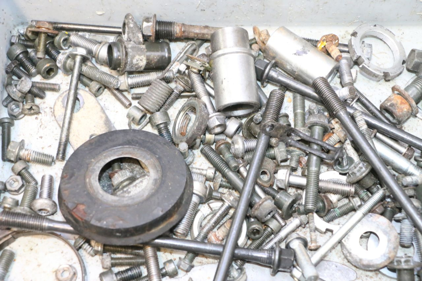 photo de SACO DE PARAFUSOS E FIXADORES SUZUKI SV S 650 (2003 - 2009) - Zoom do estado de desgaste