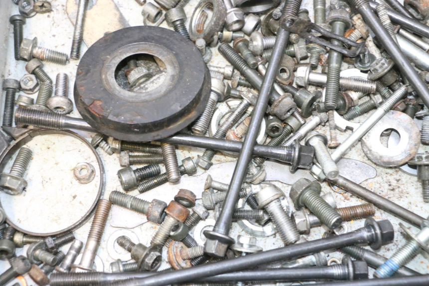 photo de SACO DE PARAFUSOS E FIXADORES SUZUKI SV S 650 (2003 - 2009) - Outro ângulo de visão