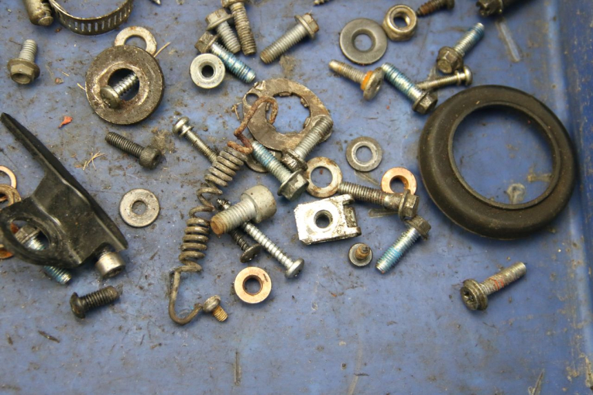 photo de SACO DE PARAFUSOS E FIXADORES APRILIA SX 50 (2011 - 2017) - Zoom do estado de desgaste