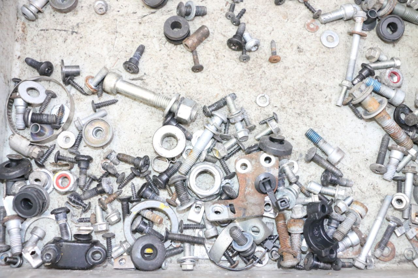 photo de SACO DE PARAFUSOS E FERRAGENS APRILIA SXR 50 (2021 - 2023) - Zoom do estado de desgaste