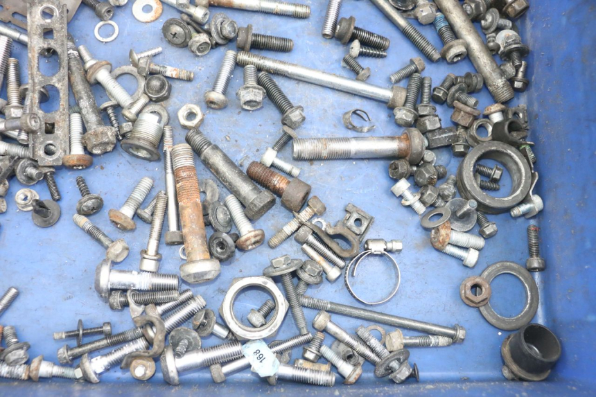 photo de SACO DE PARAFUSOS E FIXADORES YAMAHA TDM ABS 900 (2002 - 2014) - Zoom do estado de desgaste