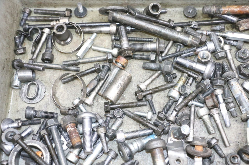 photo de SACO DE PARAFUSOS E FIXADORES YAMAHA TDM ABS 900 (2002 - 2014) - Zoom do estado de desgaste
