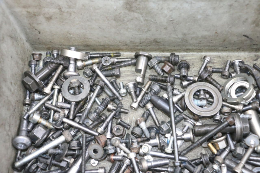 photo de SACO DE PARAFUSOS E FIXADORES YAMAHA TDM ABS 900 (2002 - 2014) - Zoom do estado de desgaste
