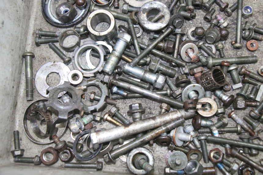 photo de SACO DE PARAFUSOS E FERRAGENS YAMAHA TDR DELTABOX 125 (1997 - 2003) - Outro ângulo de visão