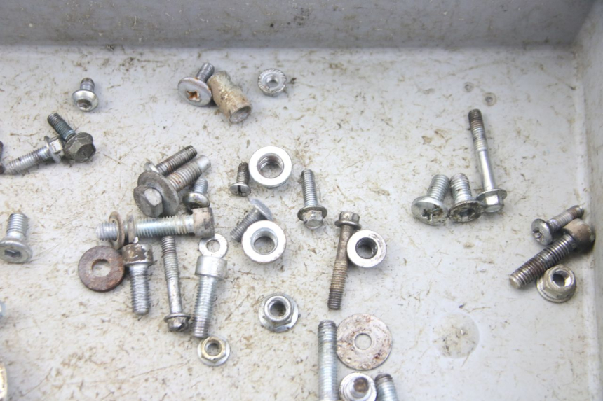 photo de SACO DE PARAFUSOS E FERRAGENS NITRO MOTORS THUNDER 125 - Outro ângulo de visão