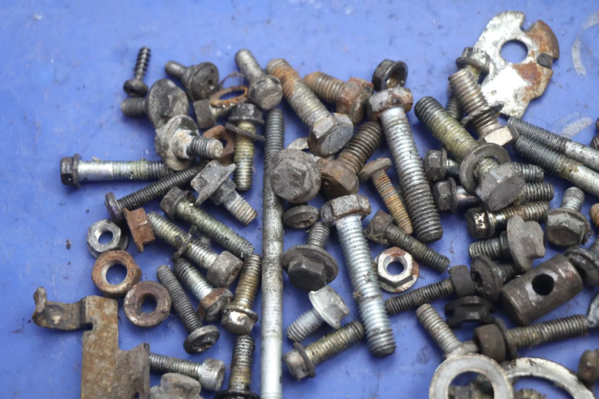 photo de SACO DE PARAFUSOS E FERRAGENS PEUGEOT TREKKER 50 (1995 - 2004) - Detalhe da peça