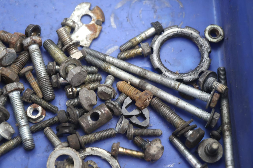 photo de SACO DE PARAFUSOS E FERRAGENS PEUGEOT TREKKER 50 (1995 - 2004) - Zoom do estado de desgaste