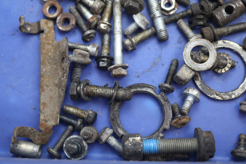 photo de SACO DE PARAFUSOS E FERRAGENS PEUGEOT TREKKER 50 (1995 - 2004) - Outro ângulo de visão