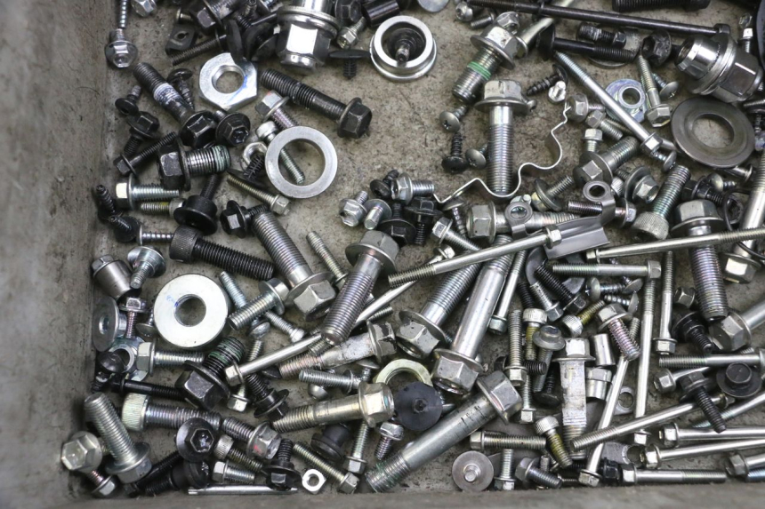 photo de SACO DE PARAFUSOS E FIXADORES YAMAHA TRICITY 300 (2020 - 2024) - Zoom do estado de desgaste