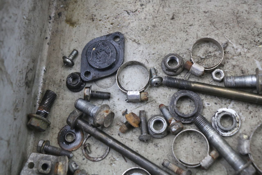photo de SACO DE PARAFUSOS E FERRAGENS SUZUKI TS X 80 (1984 - 1988) - Detalhe da peça