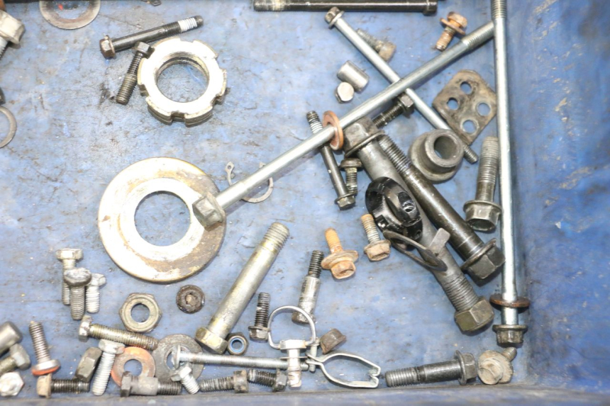 photo de SACO DE PARAFUSOS E FERRAGENS YAMAHA TTR 125 (2000 - 2020) - Outro ângulo de visão