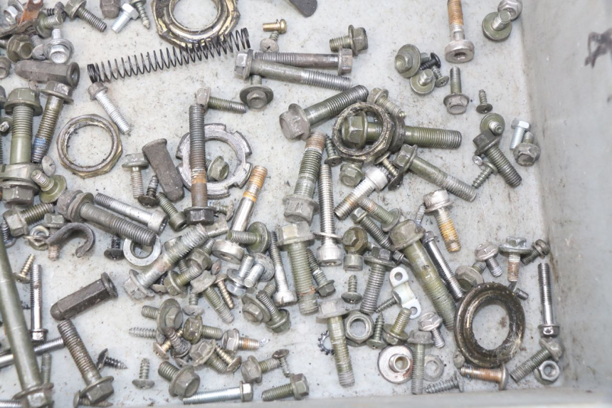 photo de SACO DE PARAFUSOS E FIXADORES PEUGEOT TWEET 4T 50 (2018 - 2022) - Zoom do estado de desgaste