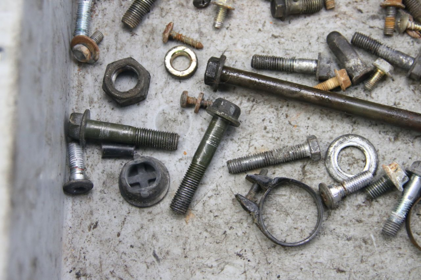 photo de SACO DE PARAFUSOS E FIXADORES PEUGEOT TWEET 4T 50 (2010 - 2014) - Detalhe da peça