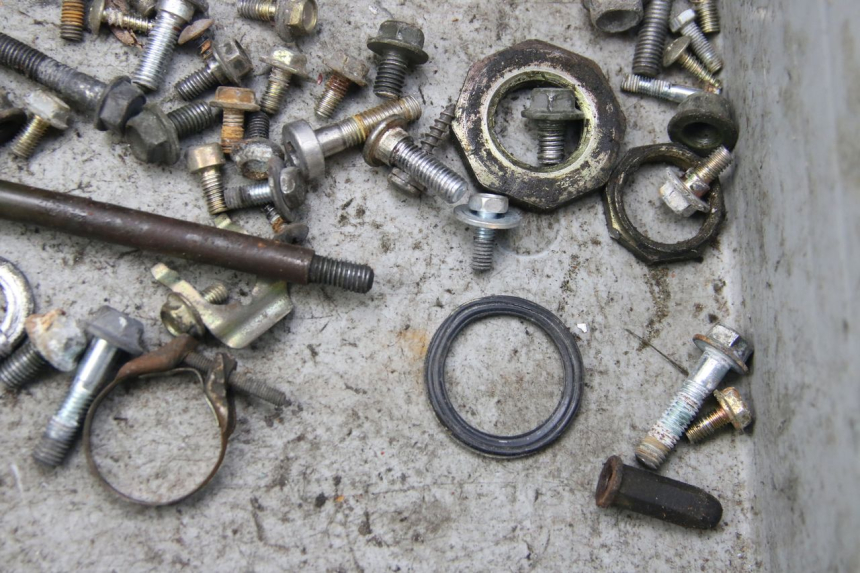 photo de SACO DE PARAFUSOS E FIXADORES PEUGEOT TWEET 4T 50 (2010 - 2014) - Outro ângulo de visão