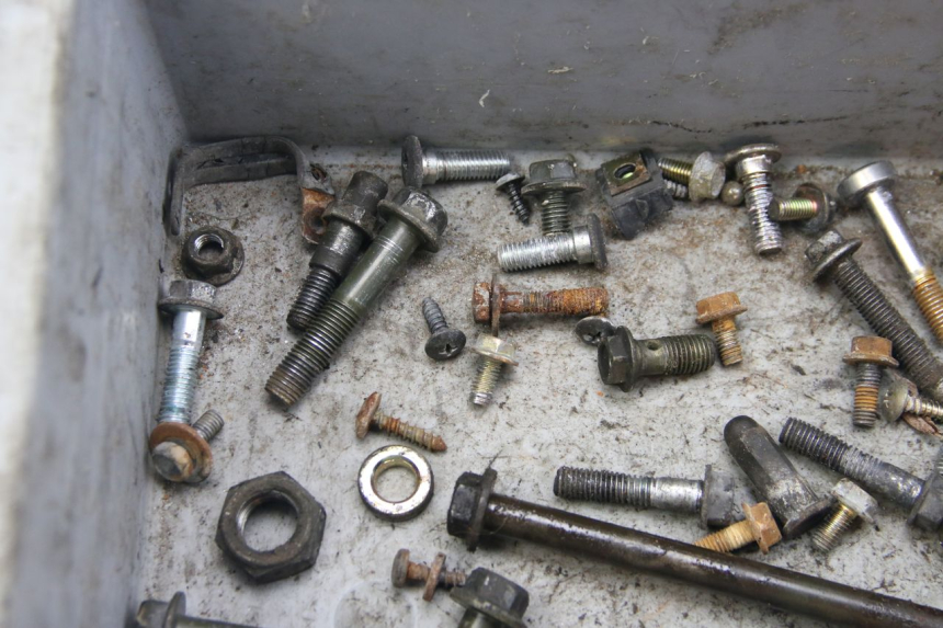 photo de SACO DE PARAFUSOS E FIXADORES PEUGEOT TWEET 4T 50 (2010 - 2014) - Pontos de fixação