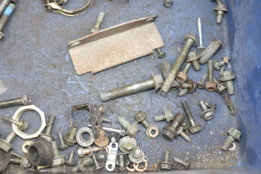 photo de SACO DE PARAFUSOS E FIXADORES PEUGEOT TWEET 4T 50 (2018 - 2022) - Zoom do estado de desgaste